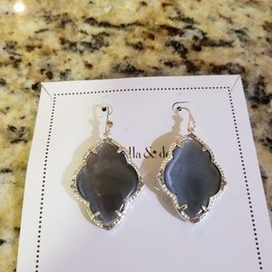 Stella & dot gray earrings